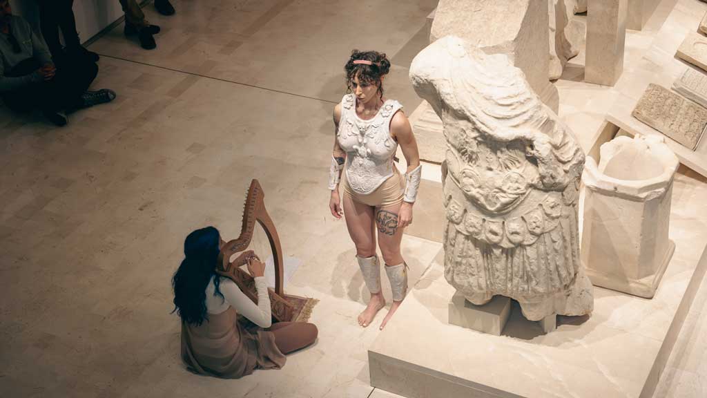 Performance art de la artista Delia Boyano