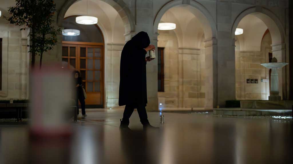 Performance art del artista Roi Vaara