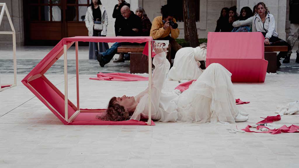 Performance art de la artsita Verónica Ruth Frías