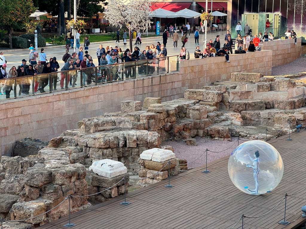 Performance art de la artista Xie Rong