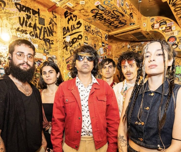 El grupo Quentin Gas y Los Zingaros inicia la programación musical del Teatro Alhambra con la presentación de su disco ‘El mundo se quema’ Quentin Gas