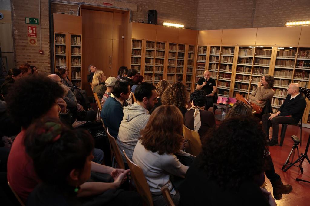 asistentes a una actividad literaria