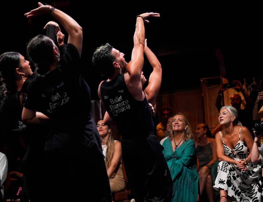 El Ballet Flamenco de Andalucía participa en la gala inaugural de la XXIV Bienal de Flamenco de Sevilla Integrantes del Ballet Flamenco de Andalucía en un ensayo abierto al público